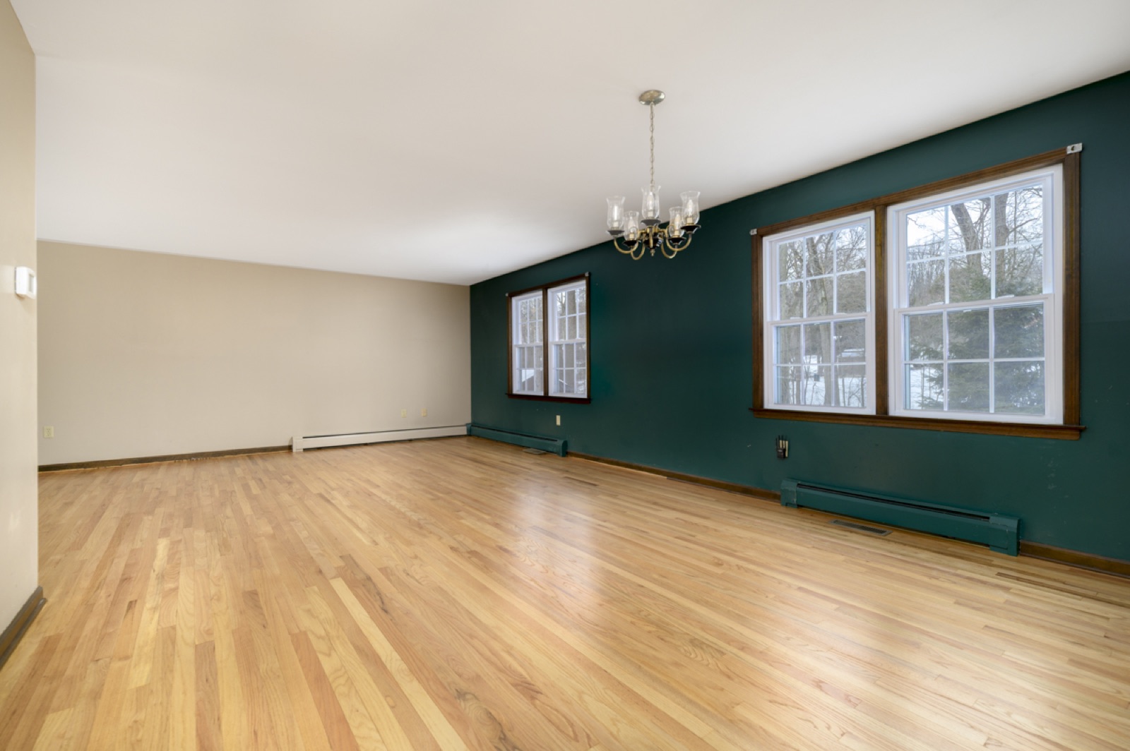 Empty Naugatuck CT dining area before virtual staging