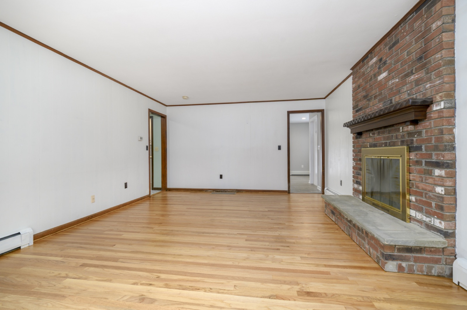 Empty Naugatuck CT family room with bay window before virtual staging