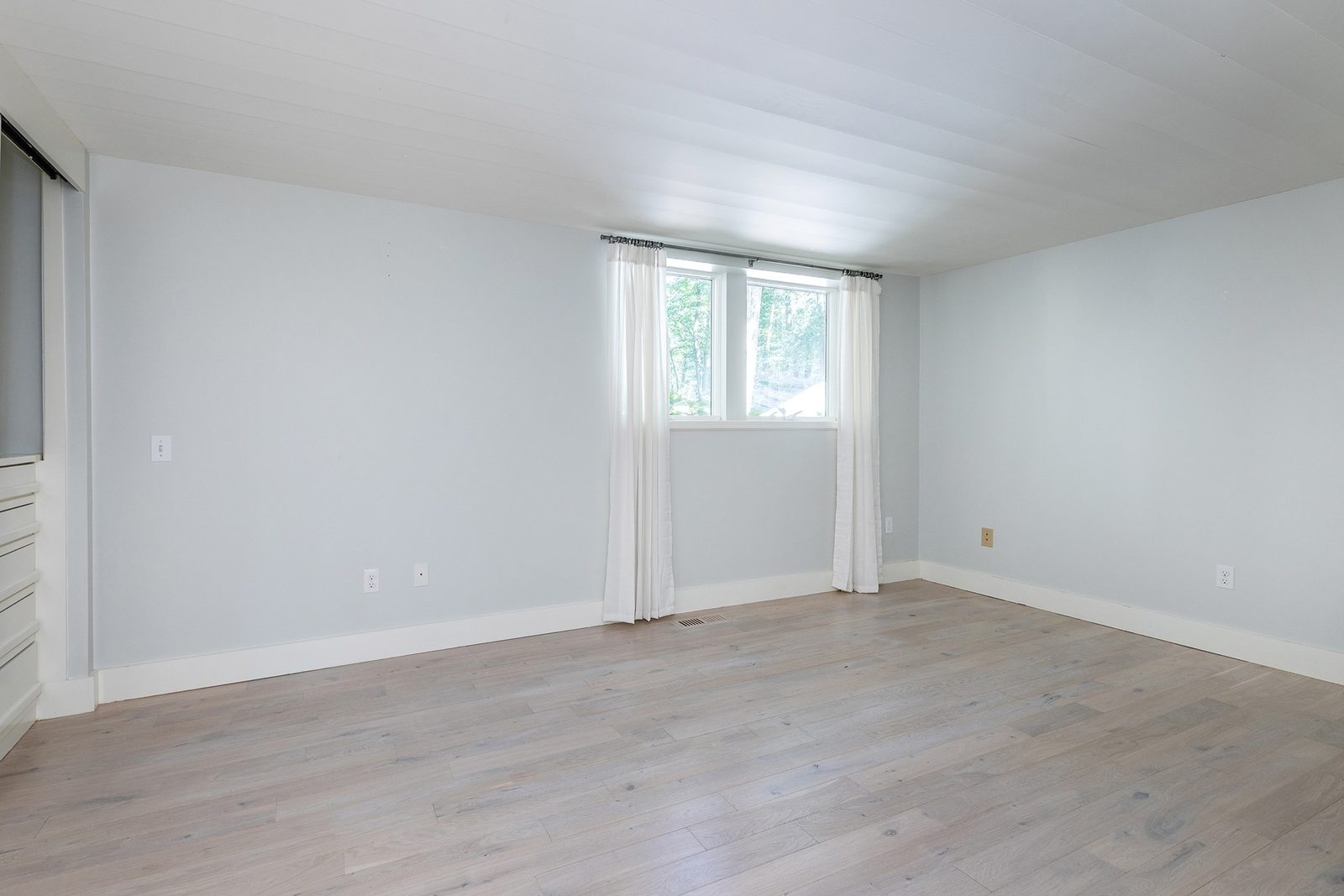 Washington CT guest bedroom before virtual staging